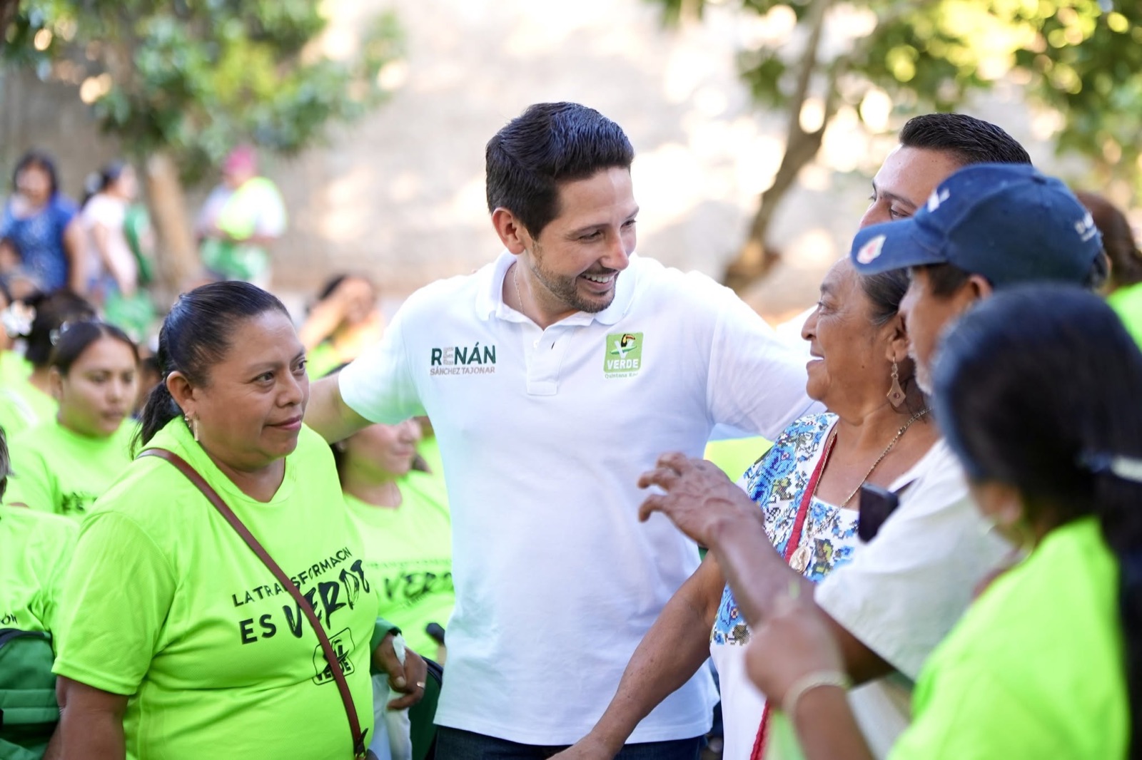 Renán Sánchez Tajonar con la gente de Quintana Roo